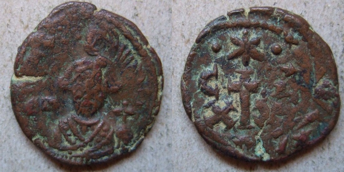 641–668 Constans II half follis 10 S1059.jpg