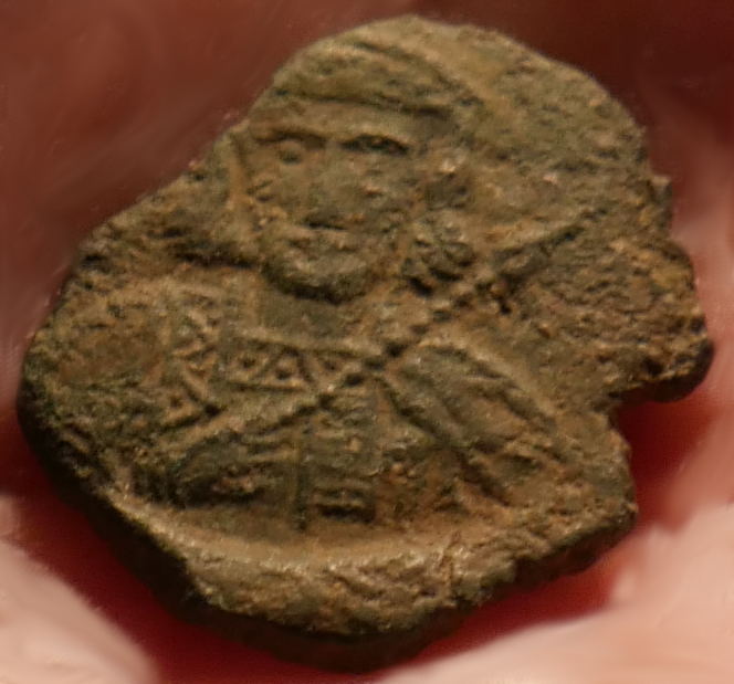 698_to_705_TiberiusIII_AE_Follis_01.png
