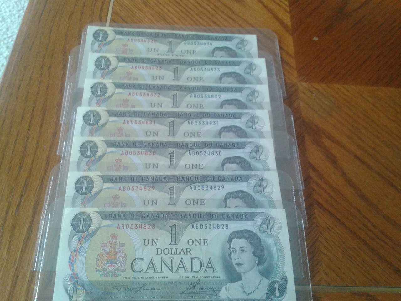 7 sequential 1 dollar unc.jpg