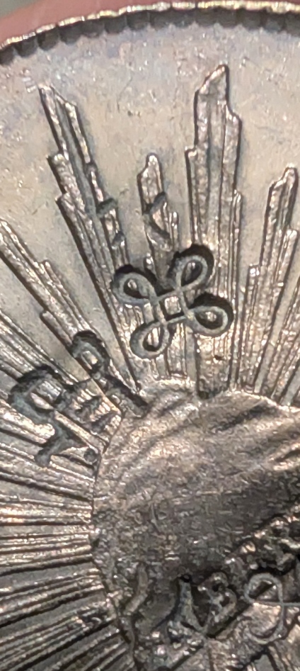 8 reales.jpg