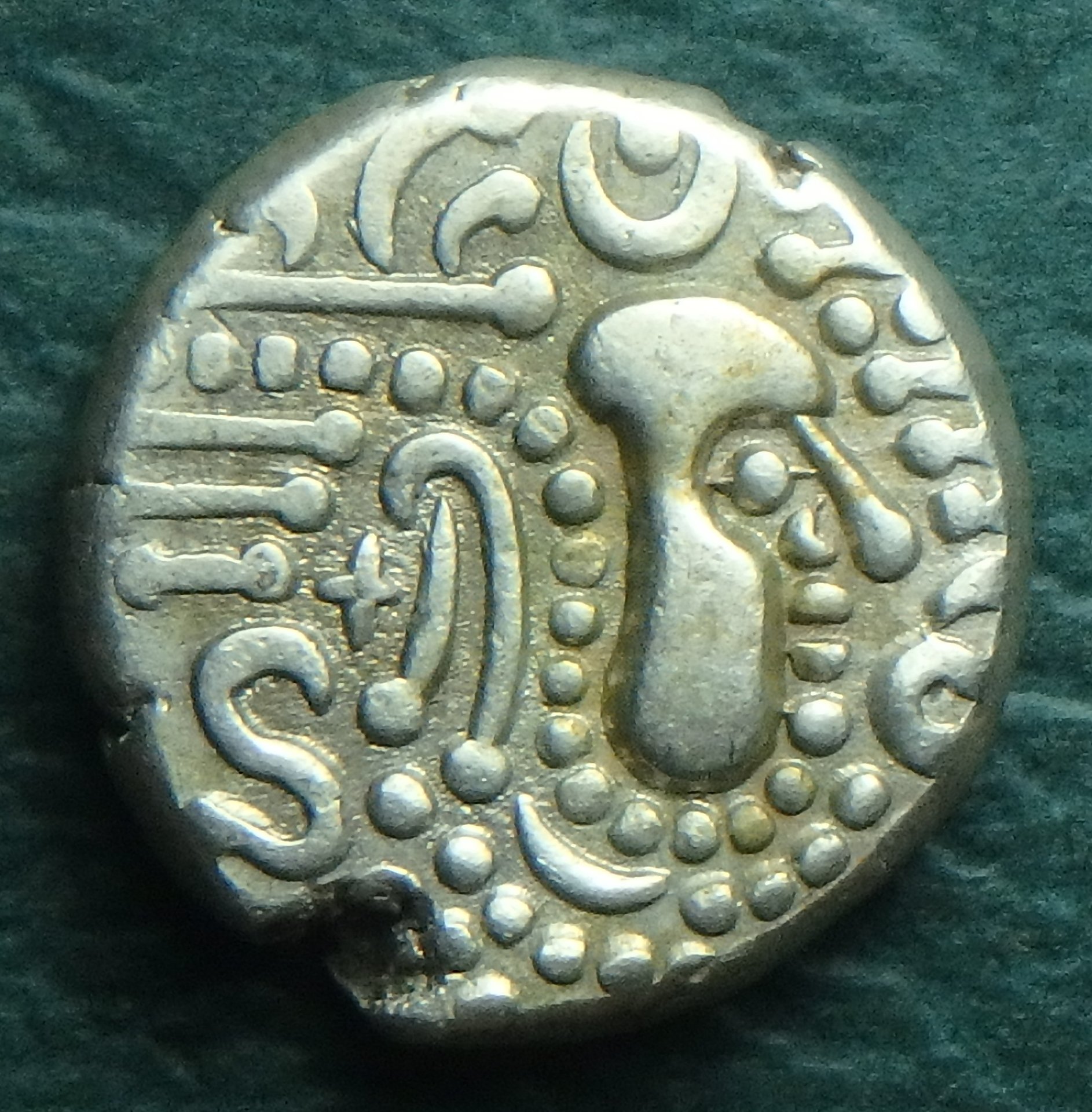 800-1300 Gadhaiya Paisa obv (1).JPG