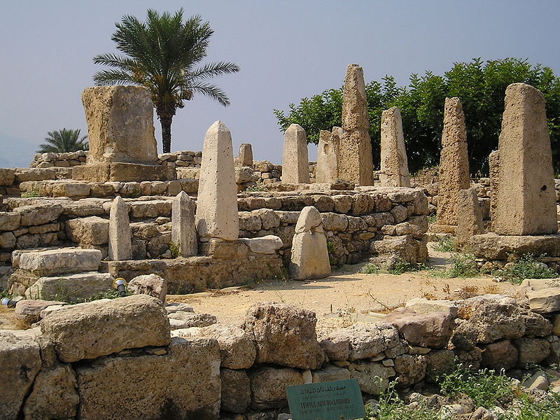 800px-ByblosObeliskTemple.jpg