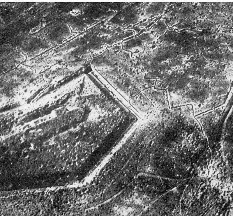 800px-Fort_Douaumont_Ende_1916.jpg