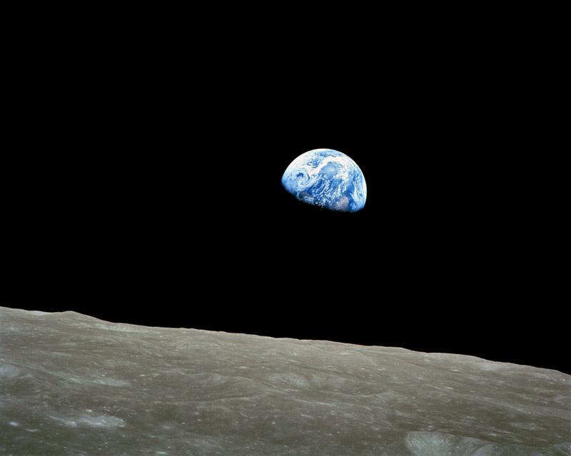 a8earthriseSm.jpg