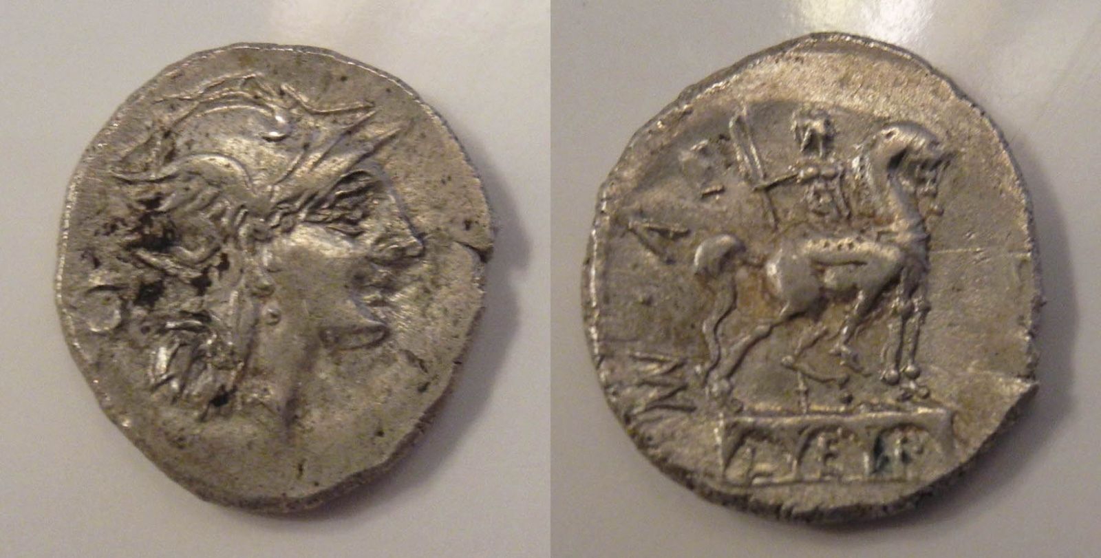 Aemilius LepidusDenarius Rome114-113BC.jpg