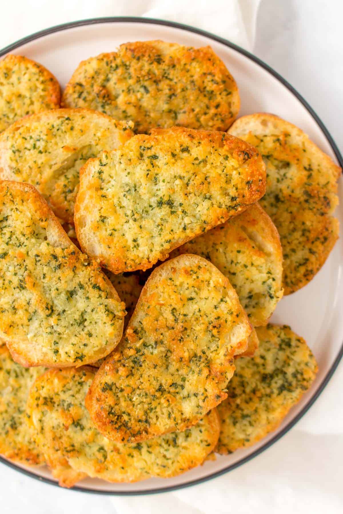 air-fryer-garlic-bread-9.jpg