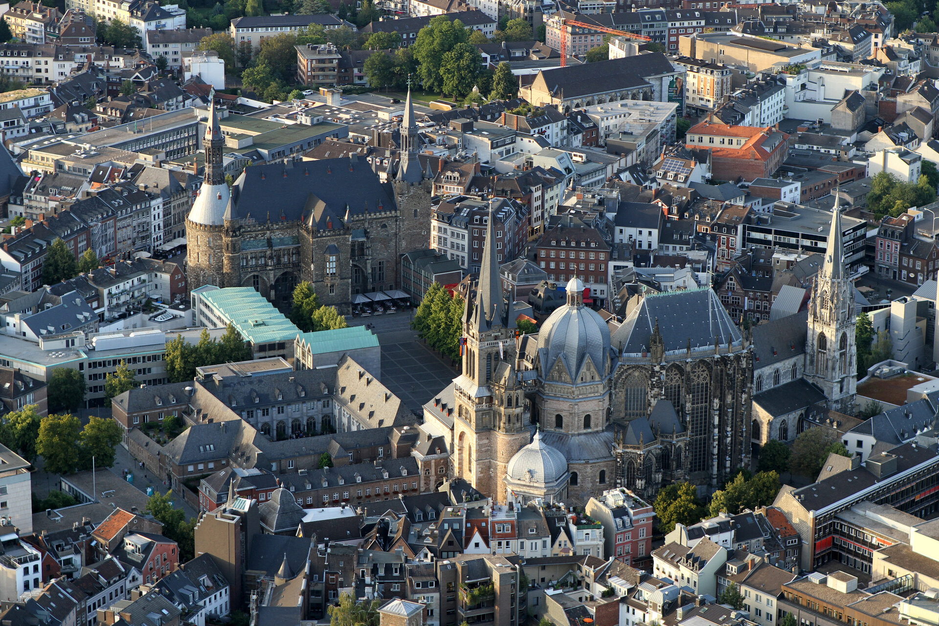 Altstadt_Luftaufnahme-original-www.medien.aachen.de-Peter-Wery-scaled.jpg