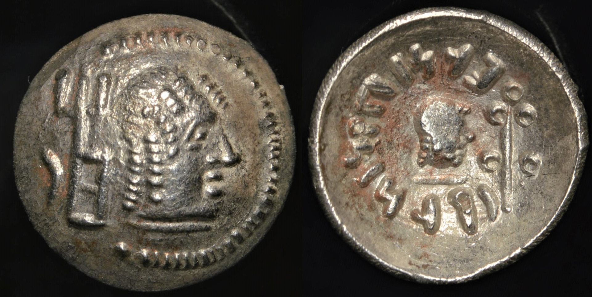 Amdān Bayān Yahaqbiḍ.jpg