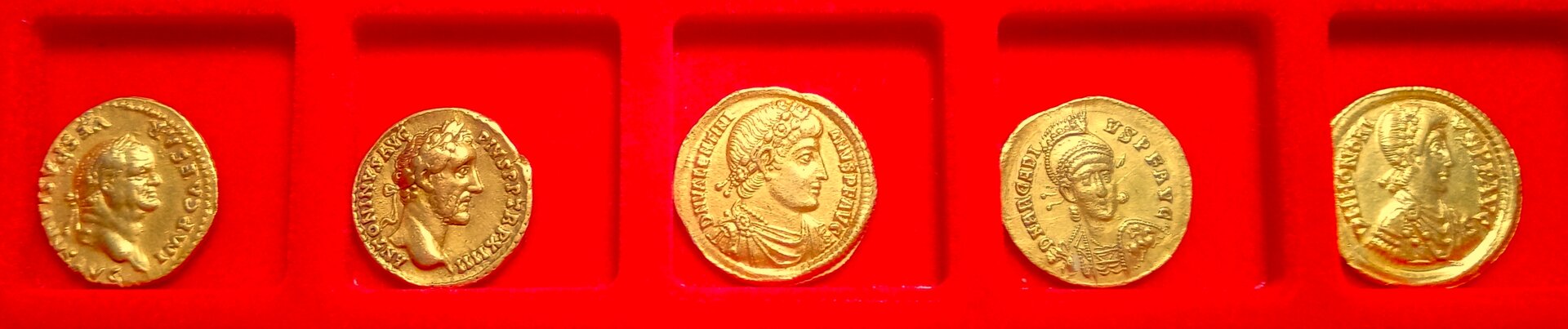Ancient gold tray Obvs 1.jpg