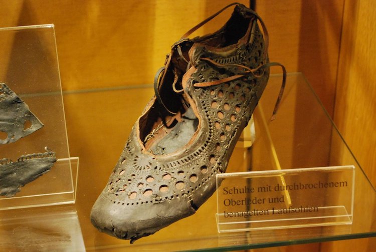 ancient-roman-shoe.jpg