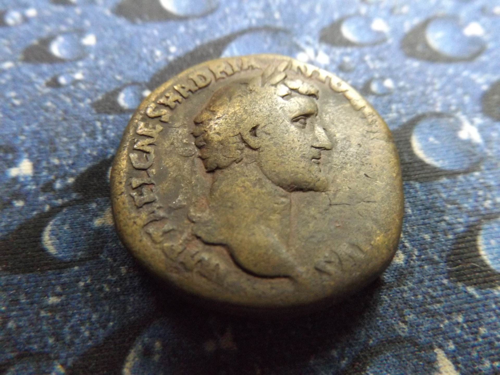 Antoninus Pius dearius and Sestertius 001.JPG