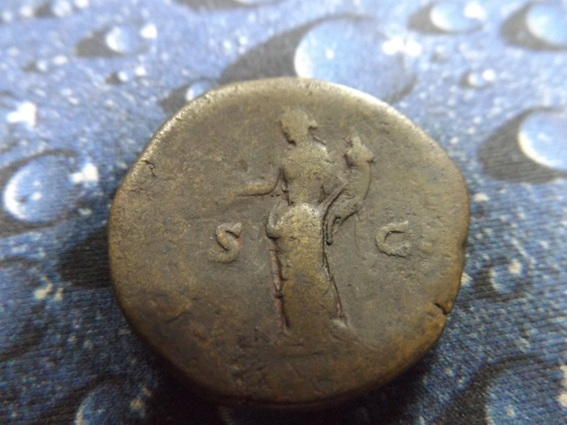 Antoninus Pius dearius and Sestertius 002.JPG