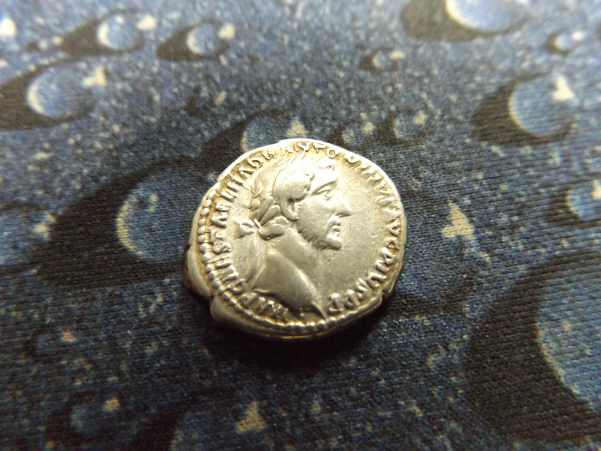 Antoninus Pius dearius and Sestertius 003.JPG