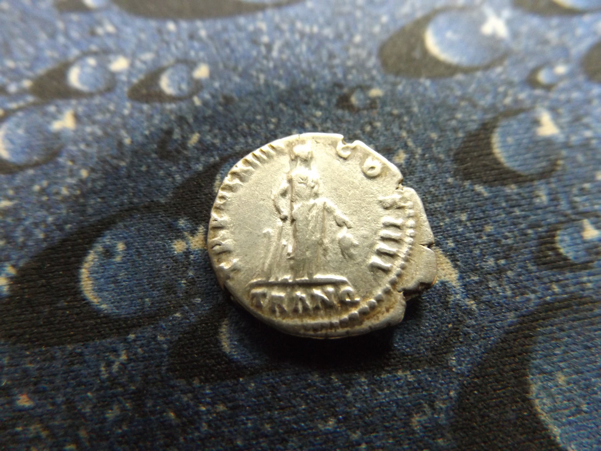 Antoninus Pius dearius and Sestertius 004.JPG