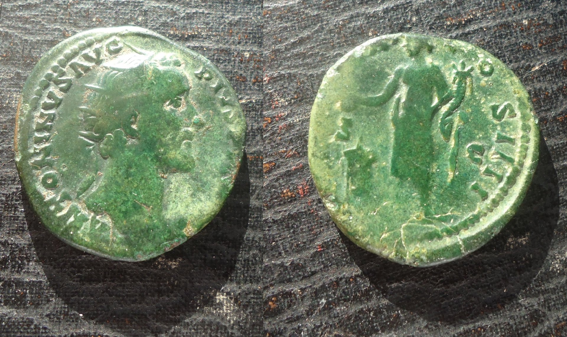 Antoninus Pius - Dupondius Genius unlist Nov 2019 (0).jpg
