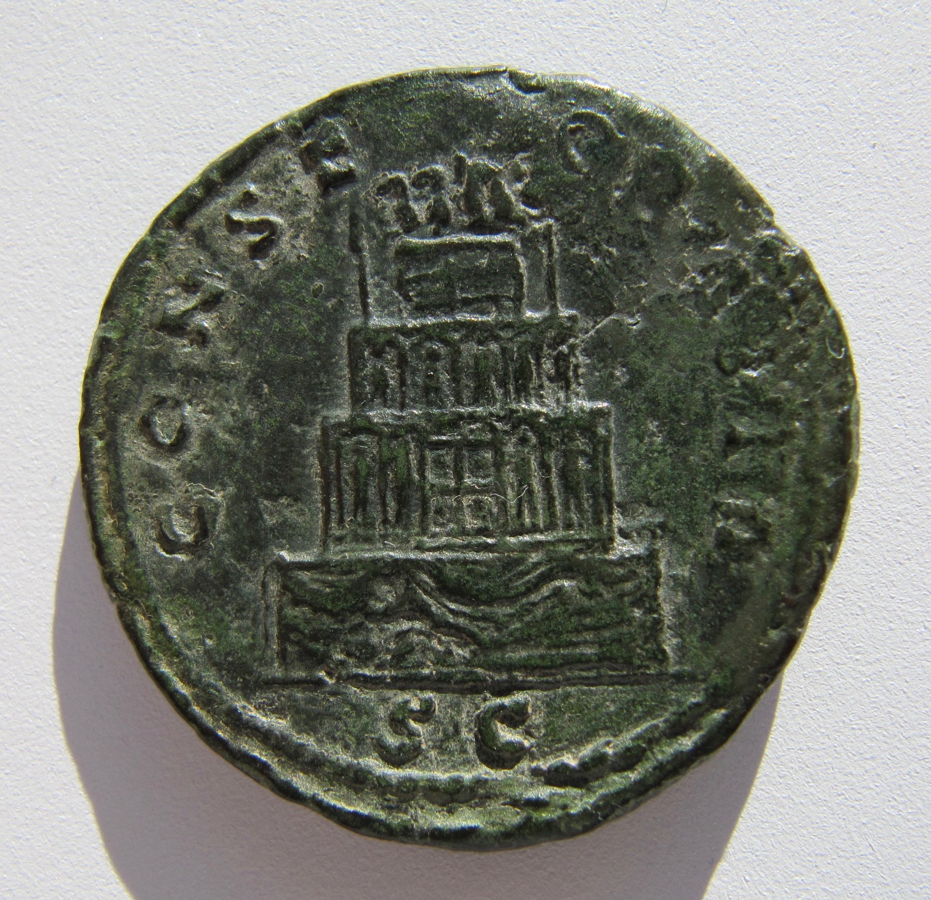 Antonius Pius Sestertius Consecratio-Rev - 1.jpg