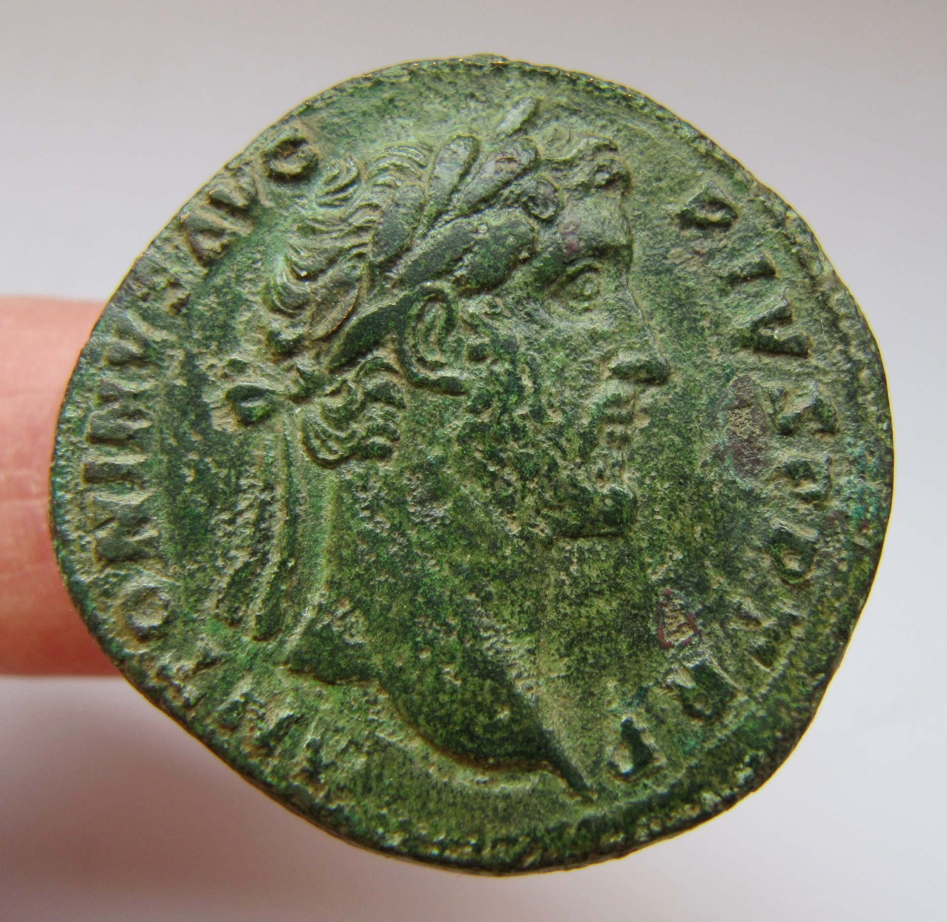Antonius Pius Sestertius-Emperpor Standing-Obv1 - 1.jpg