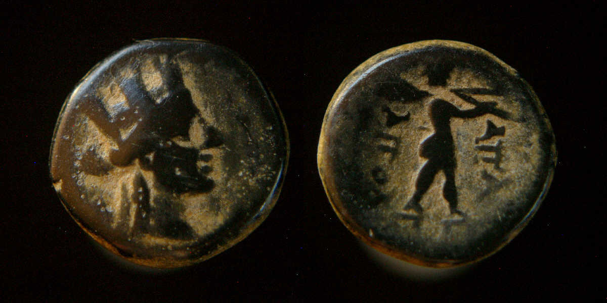 apamiea Artemis as Tyche flute player.JPG