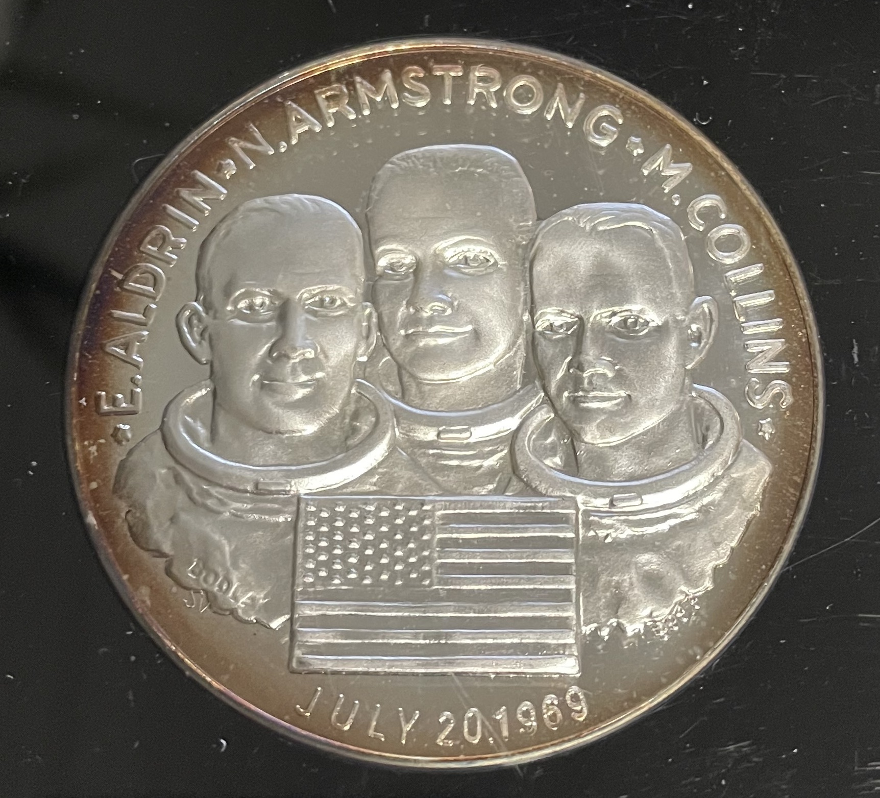 Apollo 11 Silver Medal Set - Large (Obverse).jpg
