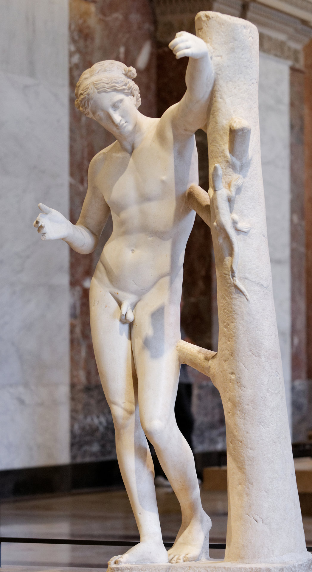 Apollo_Sauroktonos_Louvre_Ma441_n06.jpg