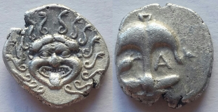 Apollonia pontika hemidrachm gorgon anchor.jpg