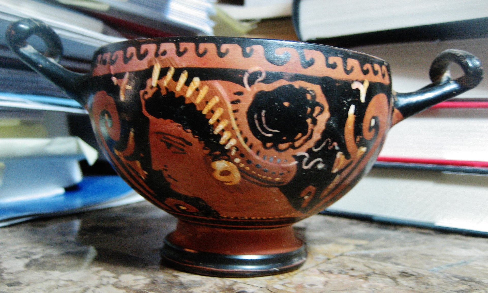 Apulian Red-figure Stemless Cup 2.jpg