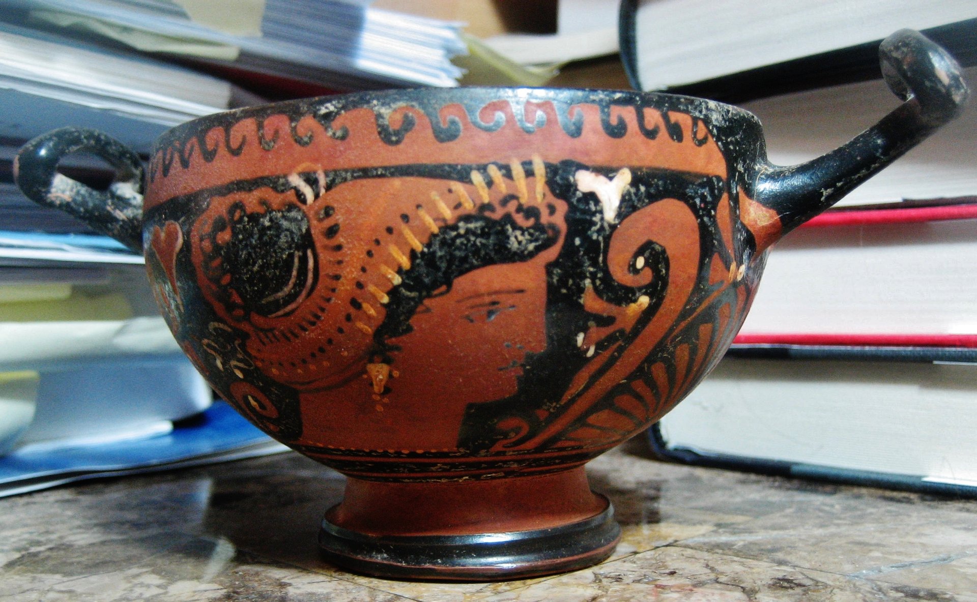 Apulian Red-figure Stemless Cup 4.jpg