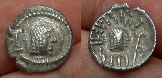 Arabia Felix Himyarite AR Quinarius Head torque Head South Arabian script Ref Munro-Hay 3-25.JPG