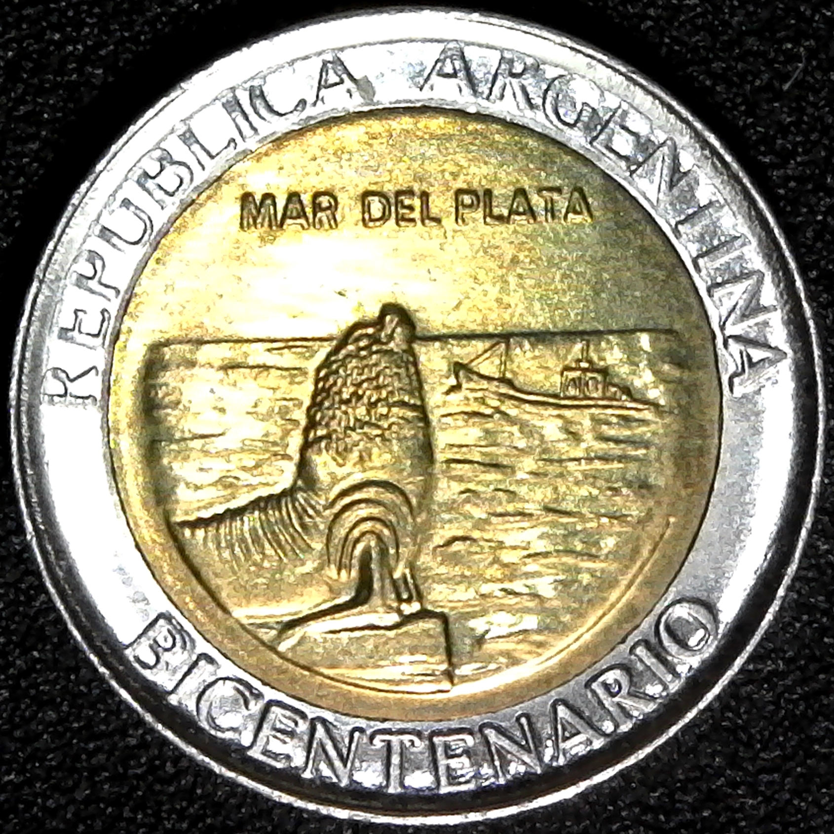Argentina 1 Peso 2010 obv.jpg