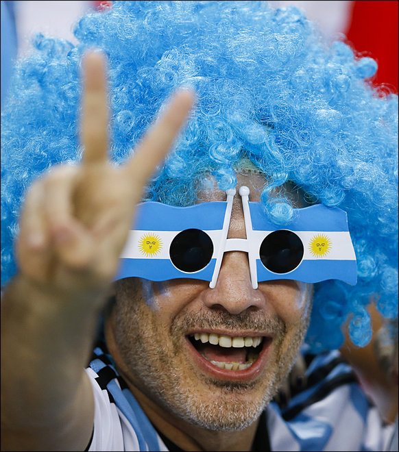 Argentina-football-fans-beautiful-face-paintkkkkkkjjjj.jpg