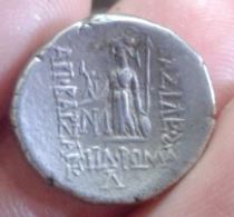 Ariobdrachm  Athnbmc17.JPG