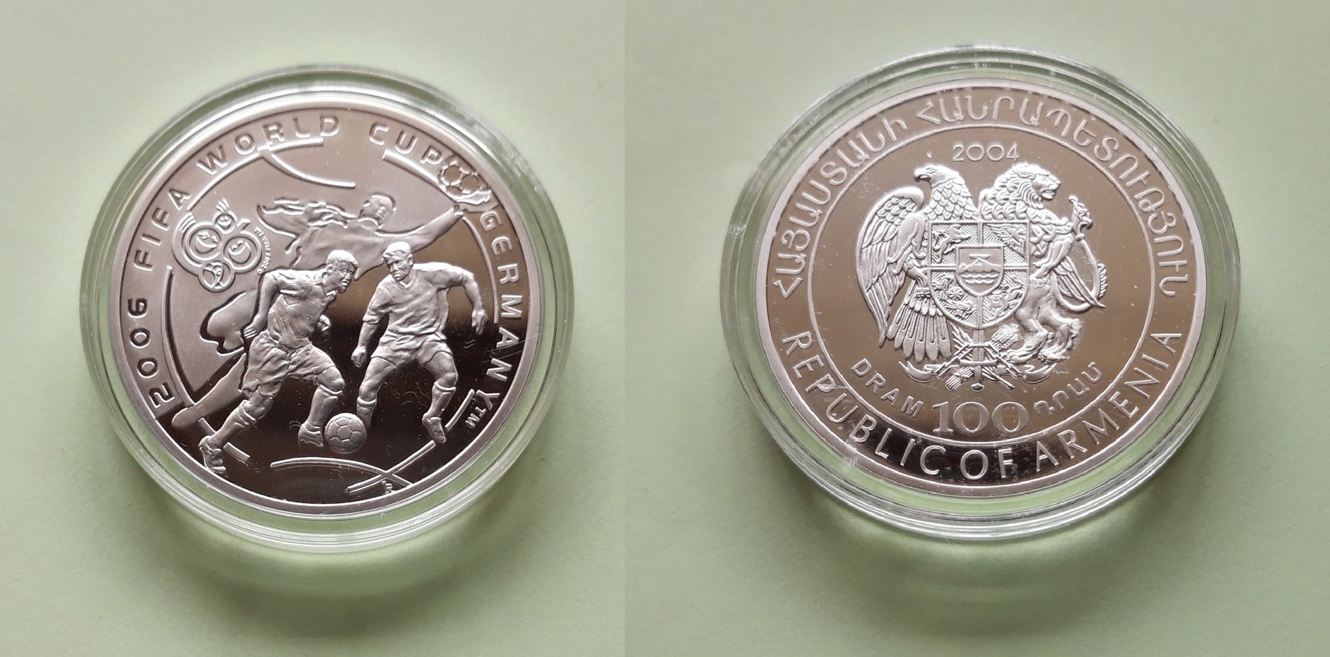 Armenia.100dr.Football.2004Av.Rv.jpg