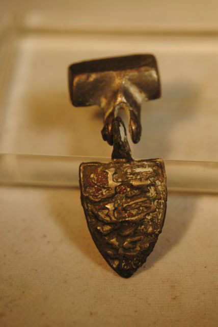 ARTEFACTS, ENGLAND, ANGEVIN HARNESS PENDANT, FRONT.JPG