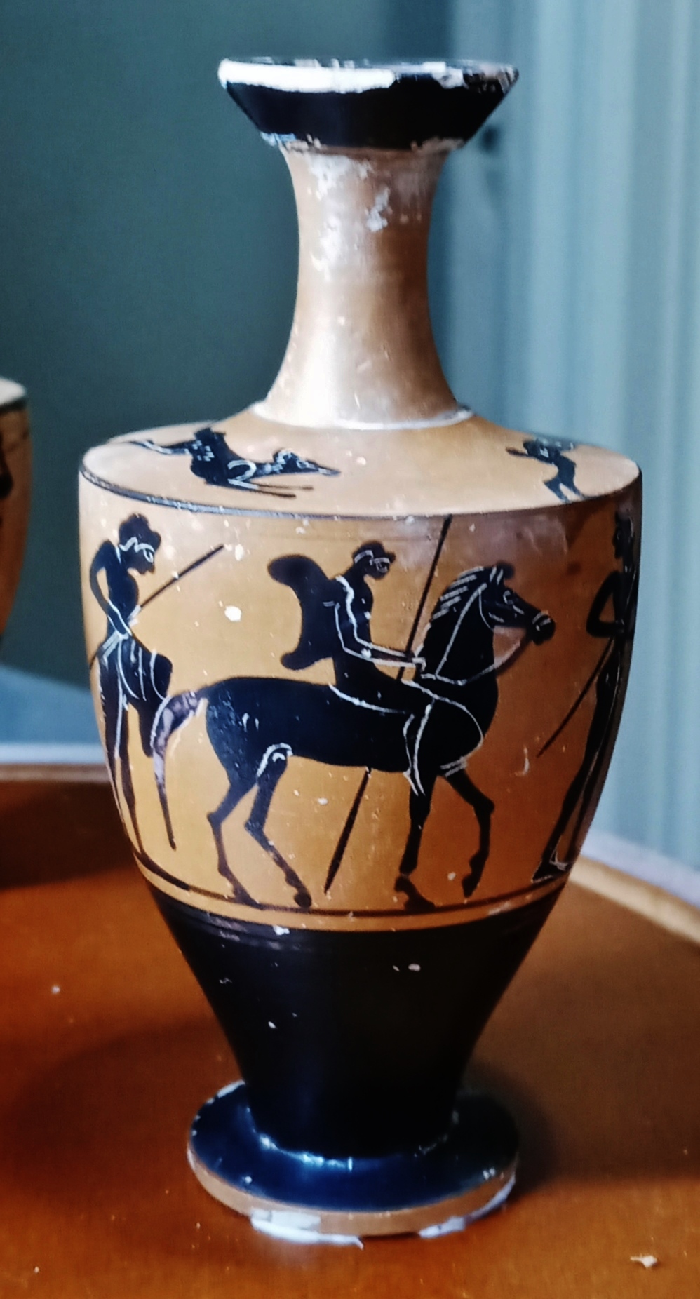 Attic black-figure lekythos hound & hare & horse (full-on) No. 7.jpg