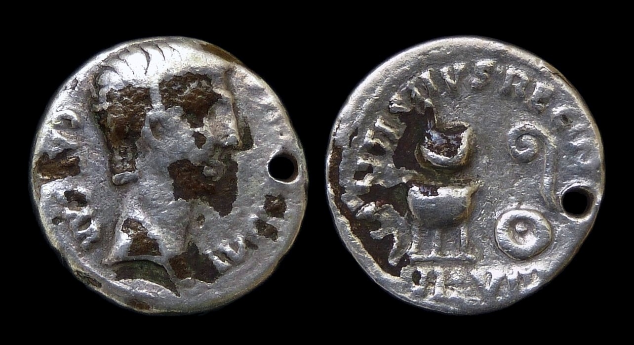 Augustus - Denarius Holed Fourree 3266.jpg