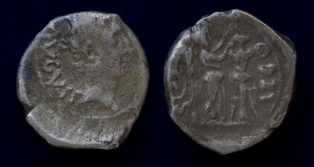 Augustus Quinarius RIC 1a.jpg