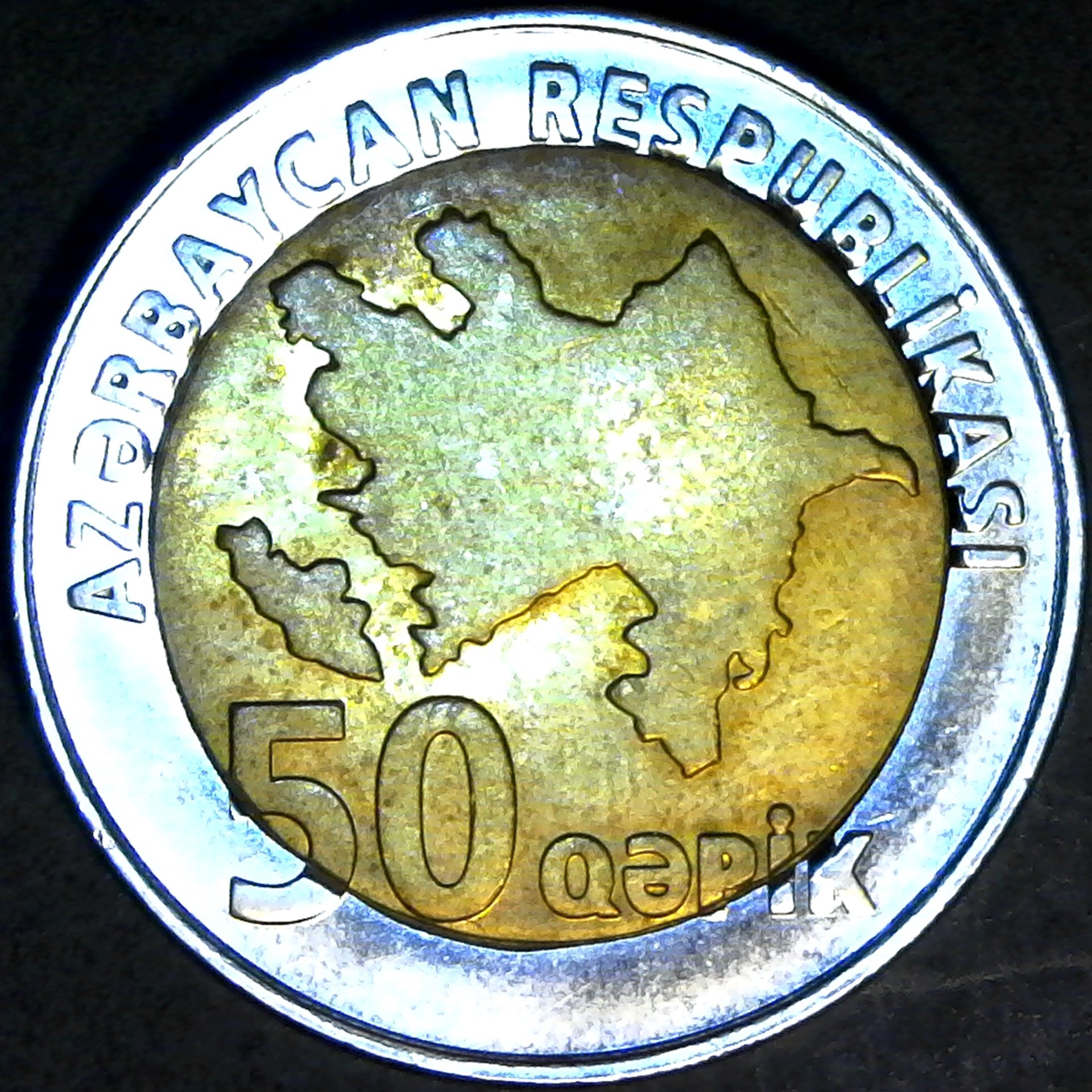 Azerbaijan 50 Qapik Bi-Metallic 2006 obv.jpg