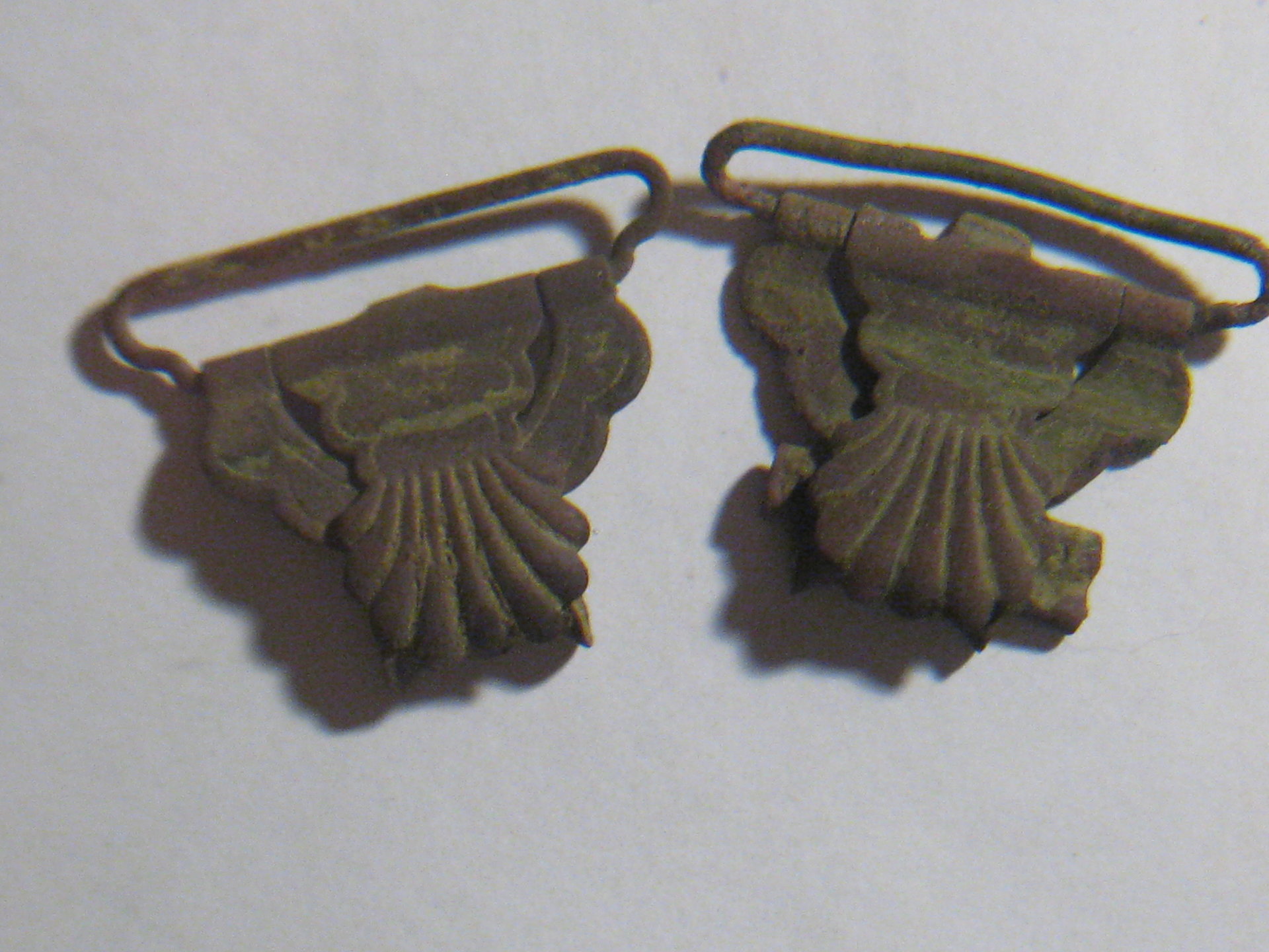 batllefield find pair of suspender clips 001.JPG