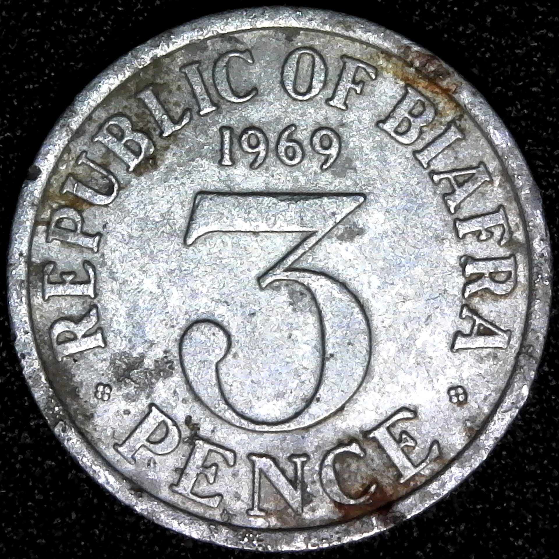 Biafra 3 Pence 1969 obv.jpg
