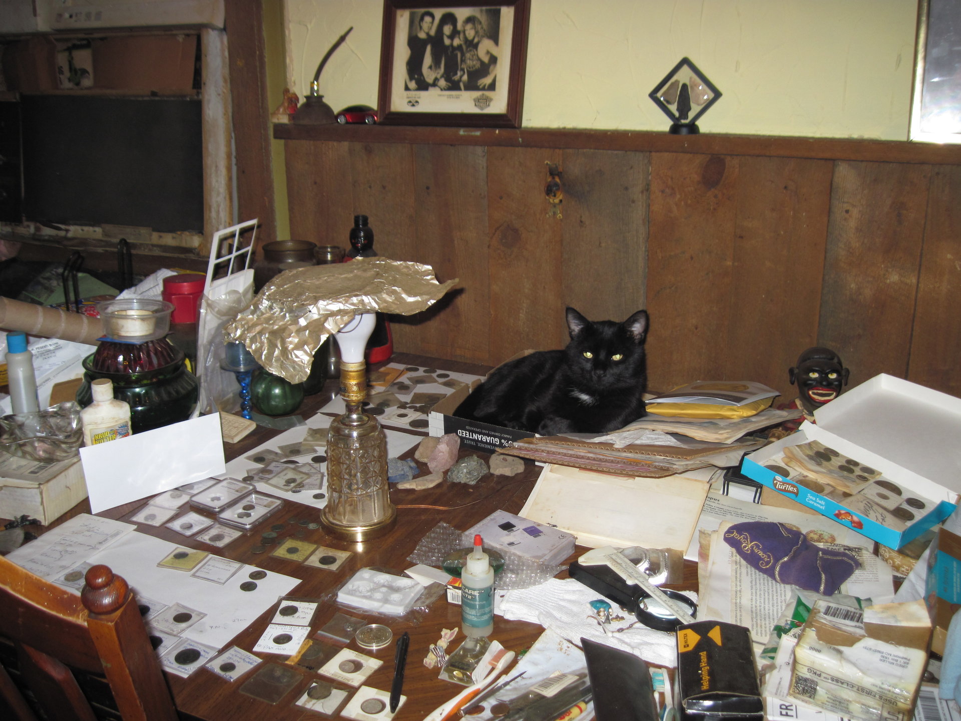 black  kee on the table of coins 001.JPG