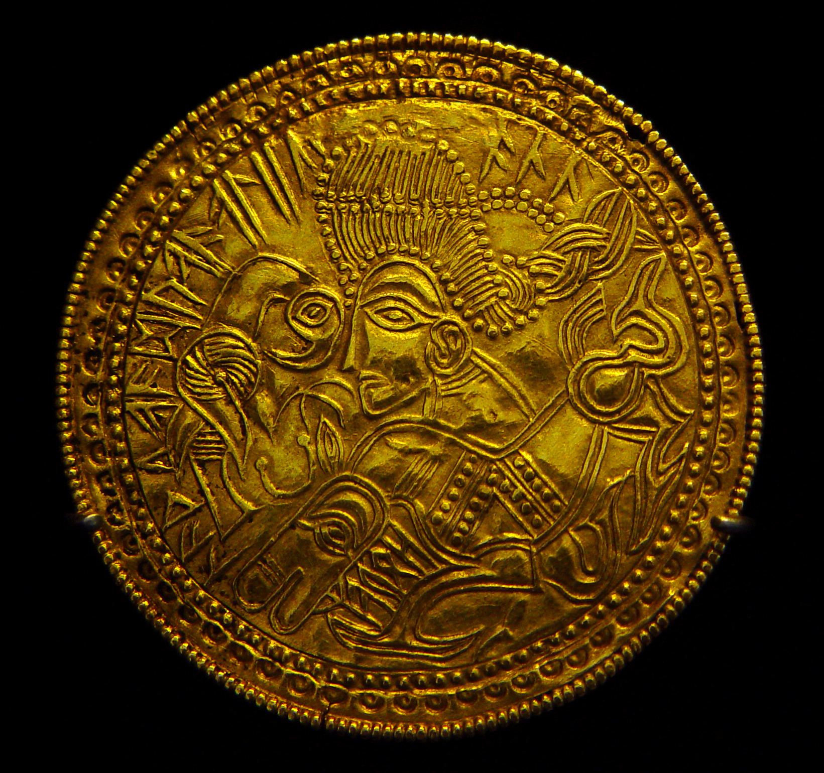 Bracteate_from_Funen,_Denmark_(DR_BR42).jpg