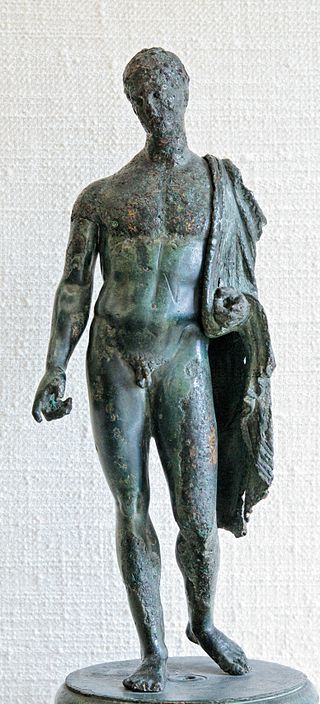 Bronze_youth_chlamys_Sous-Parsat_CdM_Paris.jpg