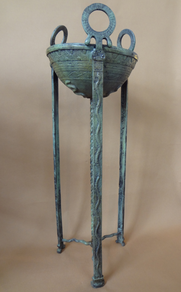 bt-08-2-bronze-tripod.jpg