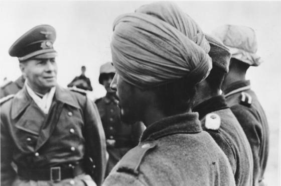 Bundesarchiv_Bild_183-J16796_Rommel_mit_Soldaten_der_Legion_-Freies_Indien-.jpg
