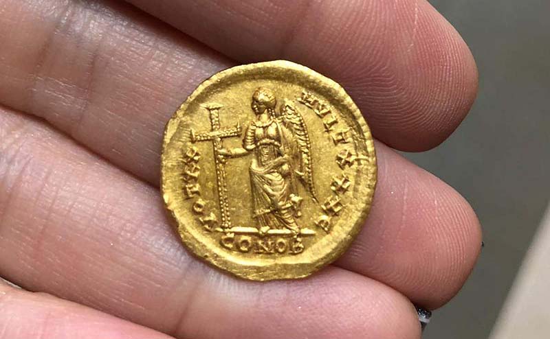 Byzantine-Emperor-Theodosius-II-on-the-gold-coin-discovered-in-Galilee.jpg
