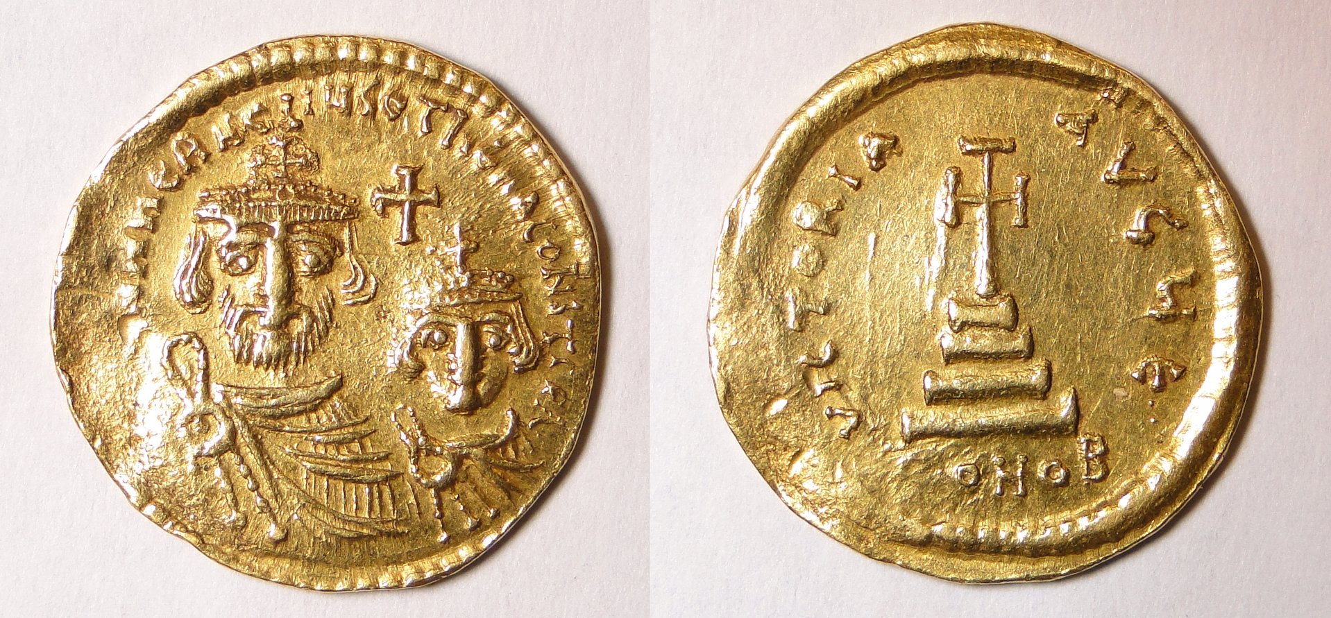 Byzantine Heraclius AV Solidus Dad.jpg