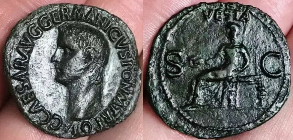 Caligula As, Vespa reverse COMBINED.jpg