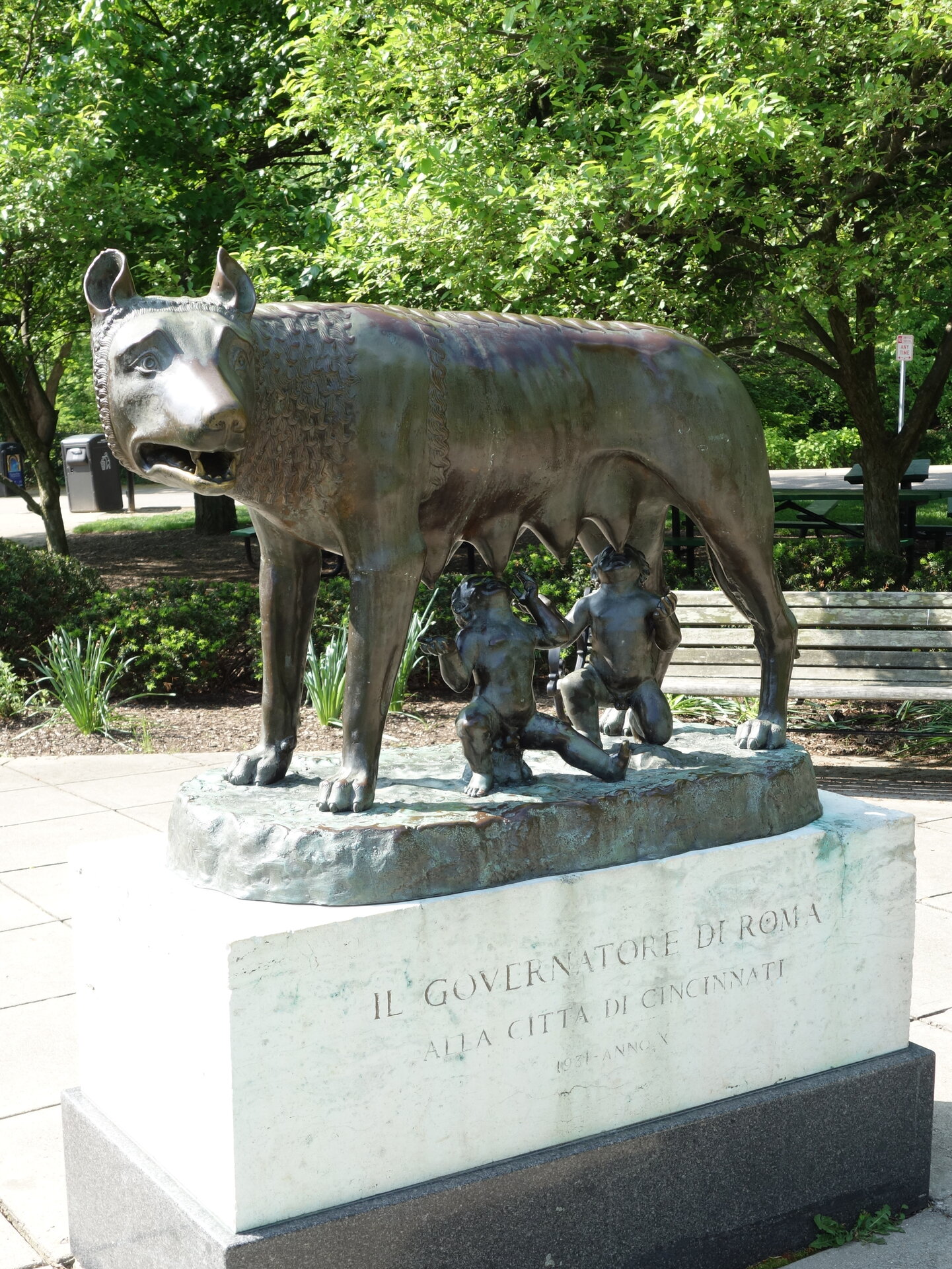 Capitoline_she-wolf_-_Eden_Park,_Cincinnati_-_DSC03903.jpeg