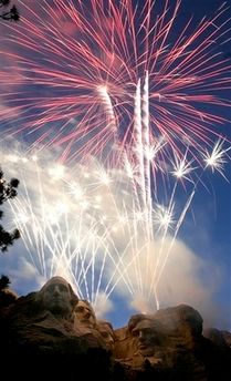 capt.136b46d77ad94630b6a848ef48dfa482.mt__rushmore_fireworks_sdrap101.jpg