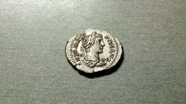 caracalla denar.JPG